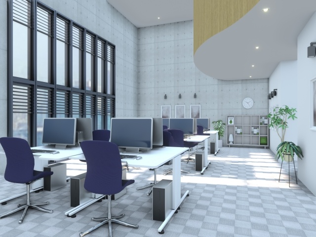 パソコンが並んだオフィスの写真